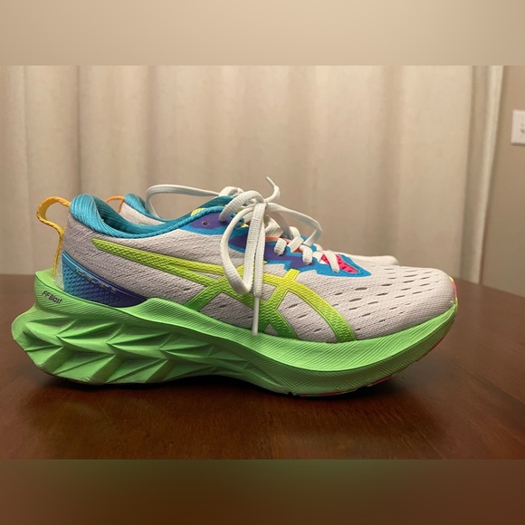 ASICS Novablast 2 - Picture 2 of 10